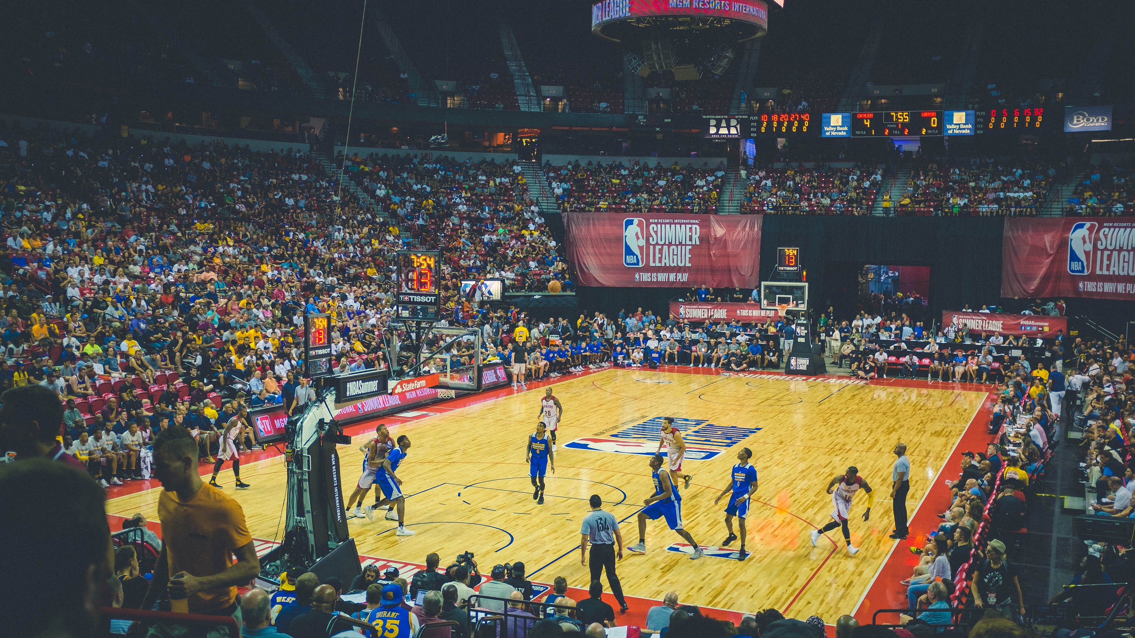 浙江雄狮注重节奏变化打出多段高潮,浙江雄狮服务队